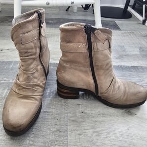 Miz Mooz Women's Tan Ankle Boots